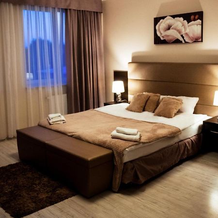 Hotel Feniks 그니에즈노 외부 사진
