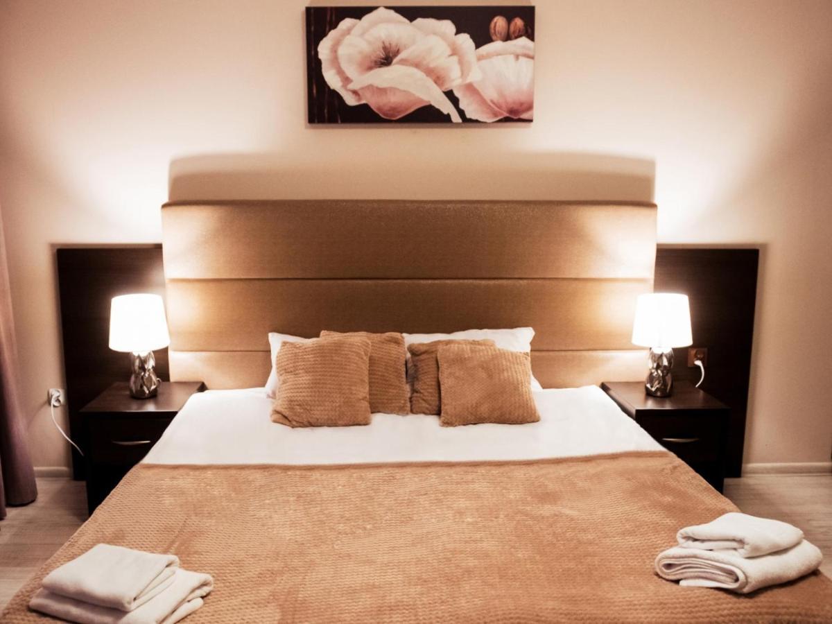 Hotel Feniks 그니에즈노 외부 사진