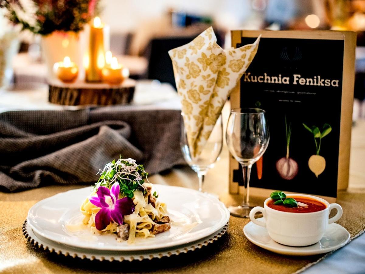 Hotel Feniks 그니에즈노 외부 사진