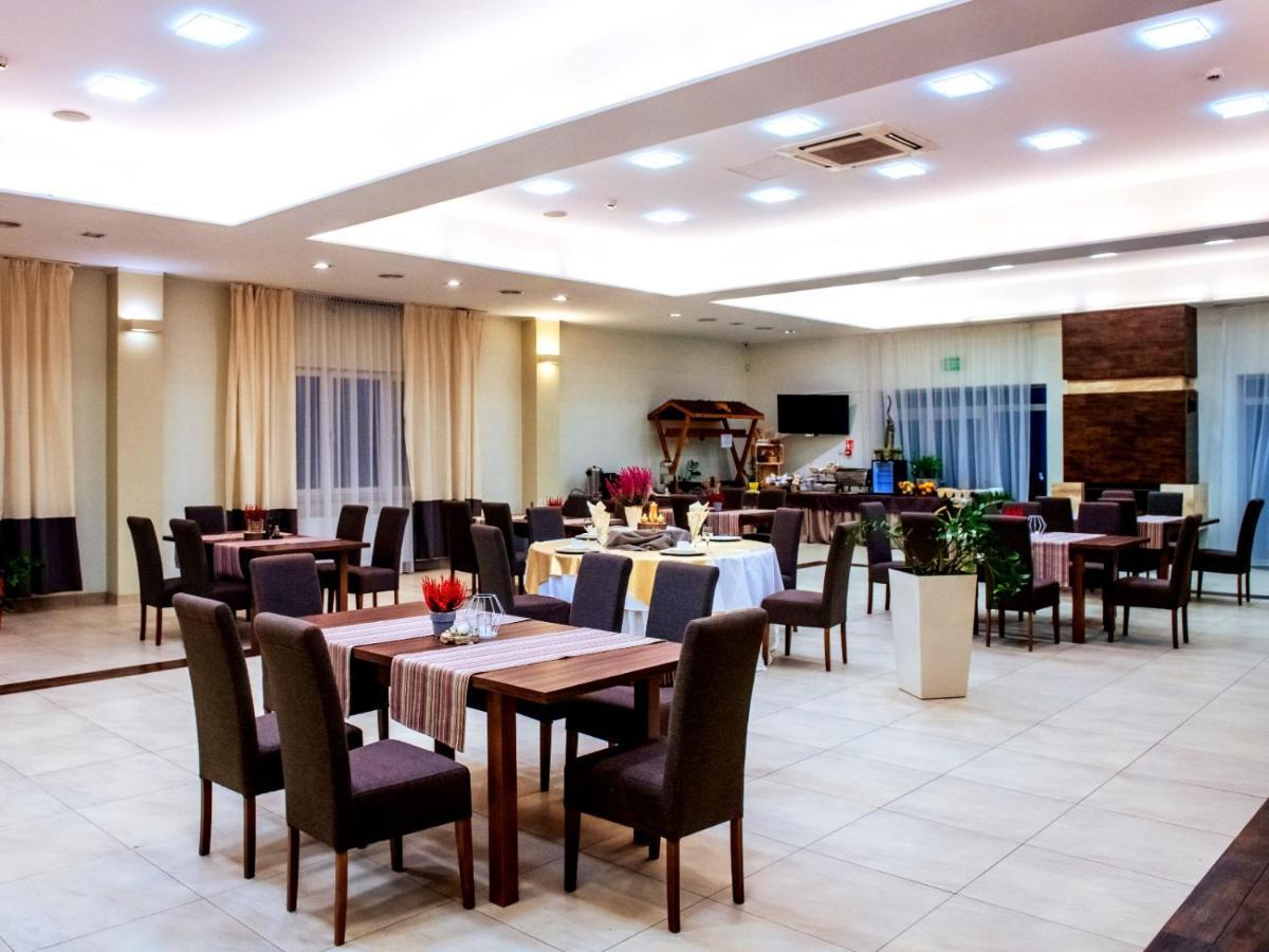 Hotel Feniks 그니에즈노 외부 사진