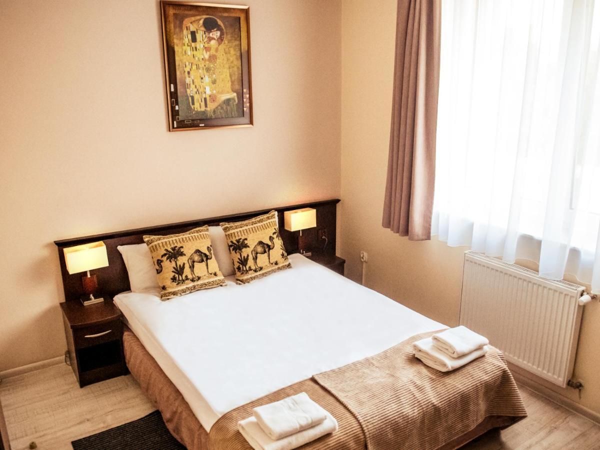 Hotel Feniks 그니에즈노 외부 사진