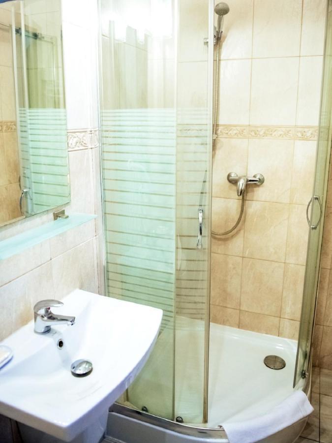 Hotel Feniks 그니에즈노 외부 사진