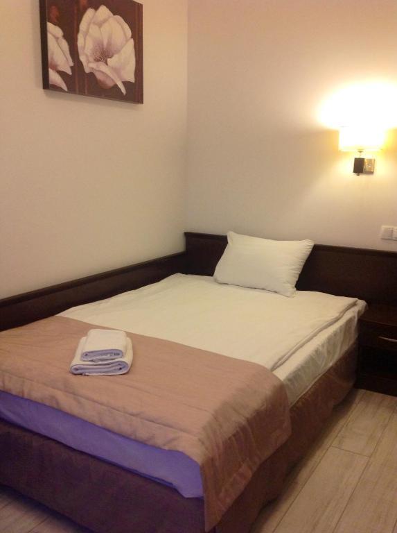 Hotel Feniks 그니에즈노 외부 사진