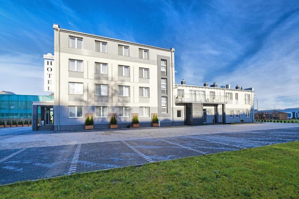 Hotel Feniks 그니에즈노 외부 사진