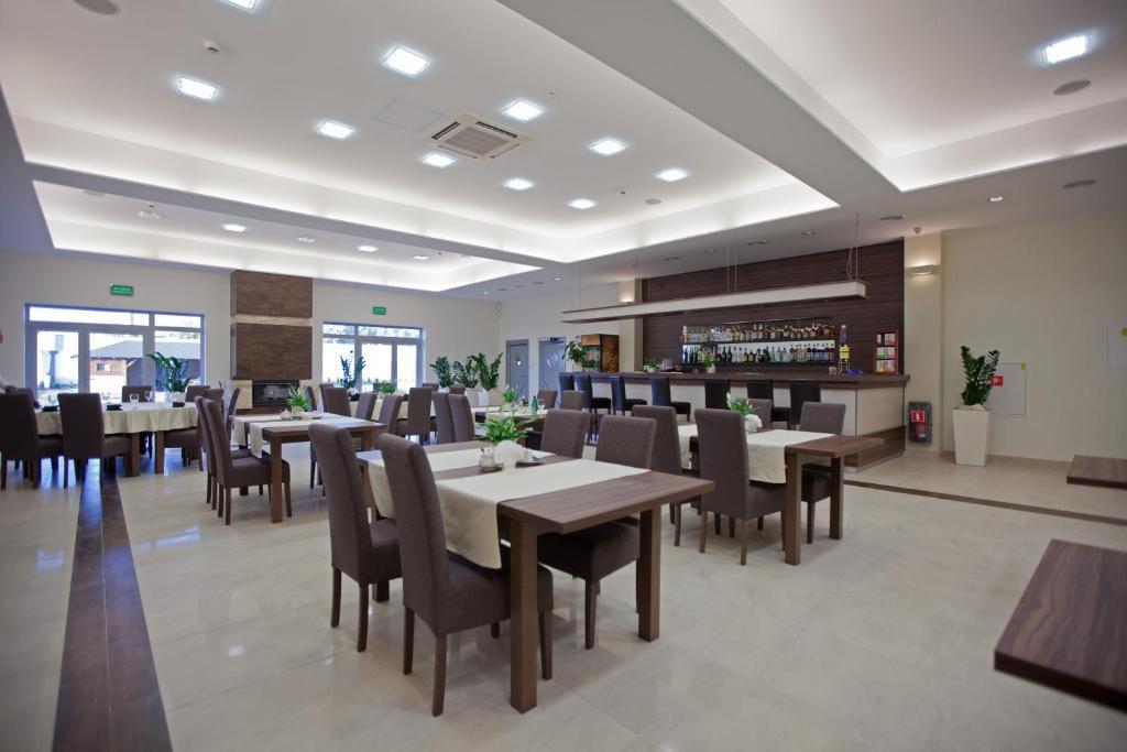 Hotel Feniks 그니에즈노 외부 사진
